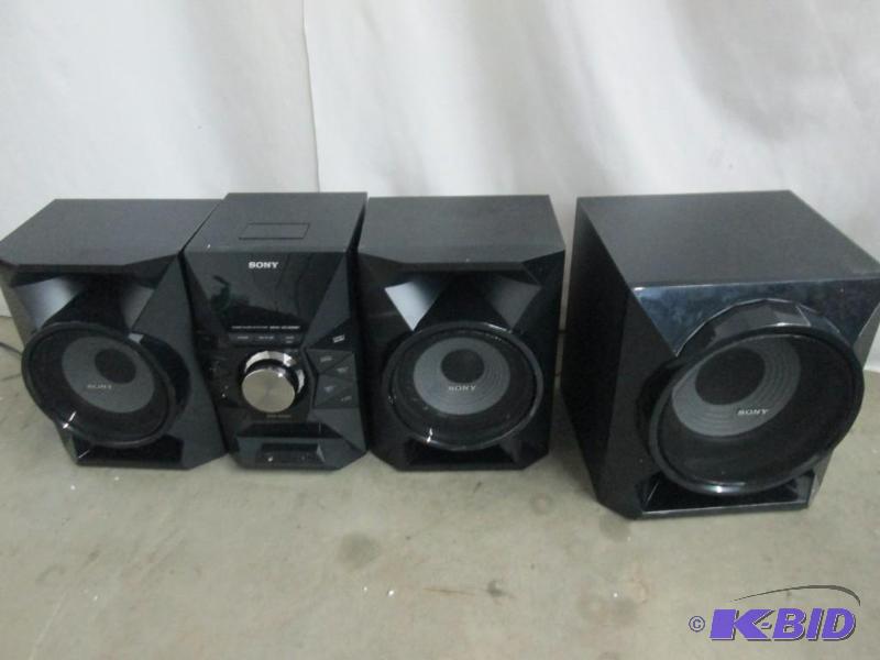 lot 7 image: Sony 700-Watt iPodiPhone Sound System