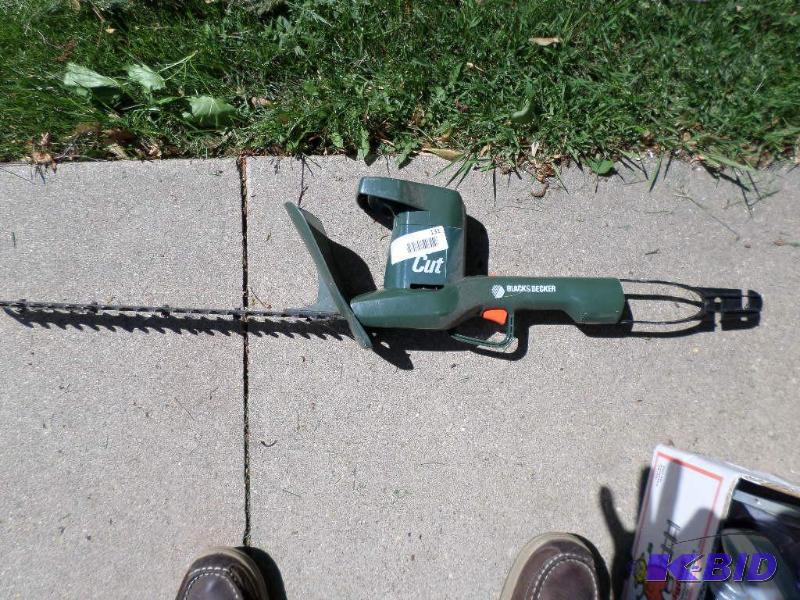 lot 131 image: green black and decker electric hed...