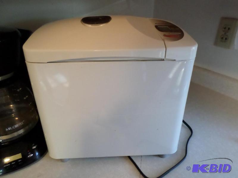 lot 17 image: Toastmaster-Toaster, Panosonic-Brea...