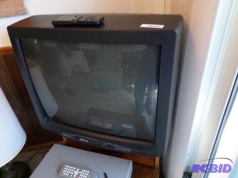 lot 28 image: 27" TV (Box)...