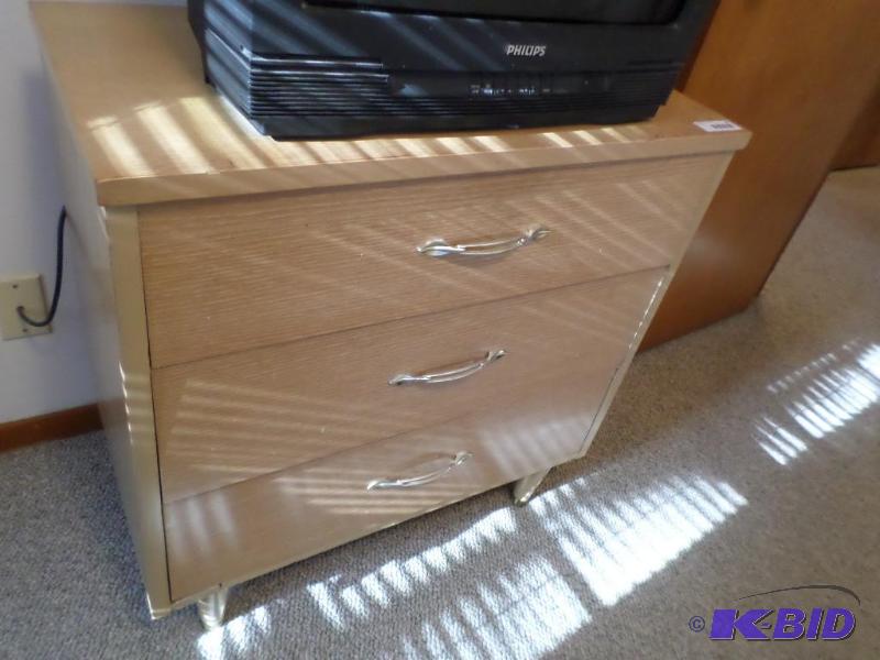 lot 40 image: 3 drawer wood dresser...