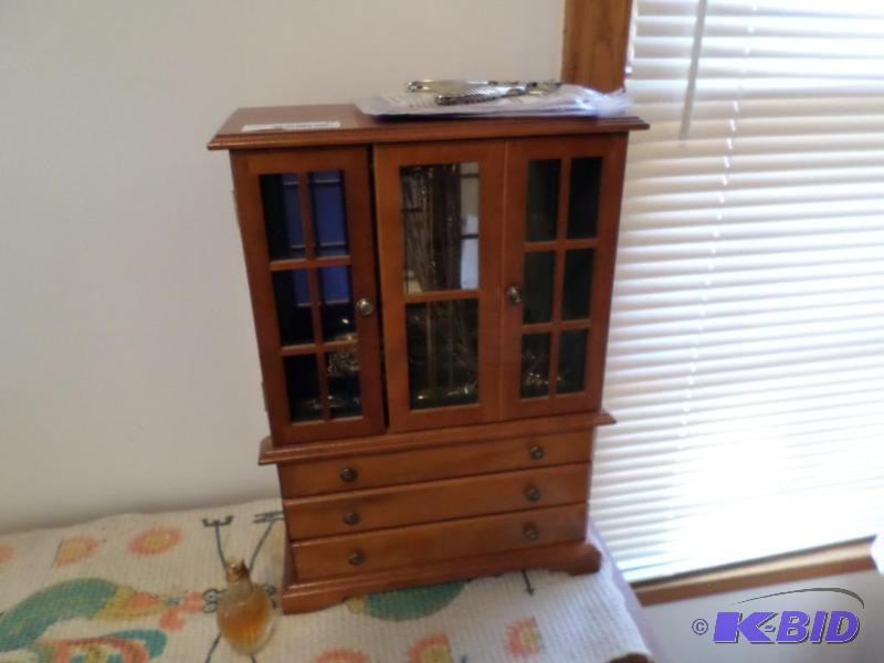lot 43 image: Wood jewelry box and all jewlery in...