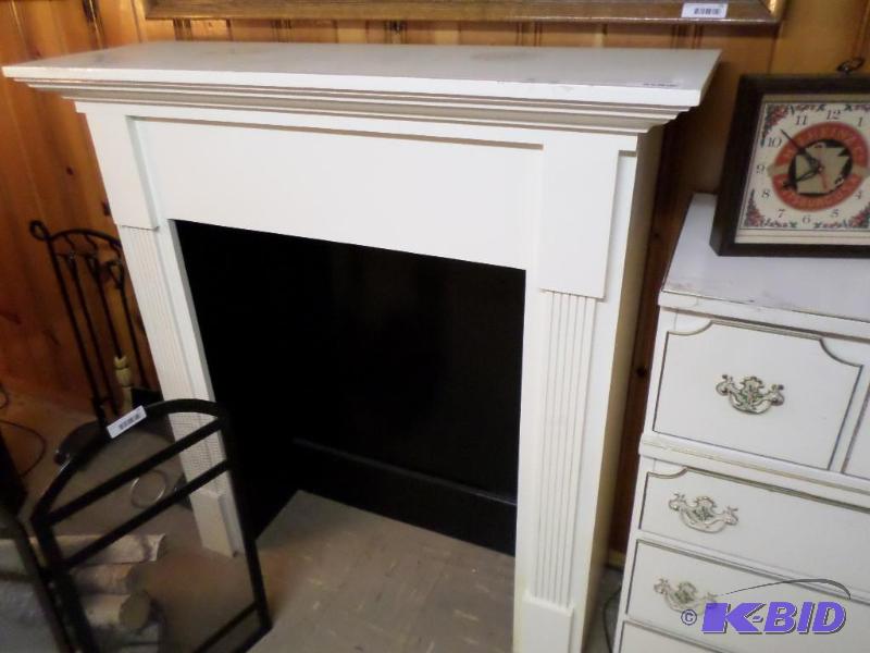 lot 71 image: White mantel...