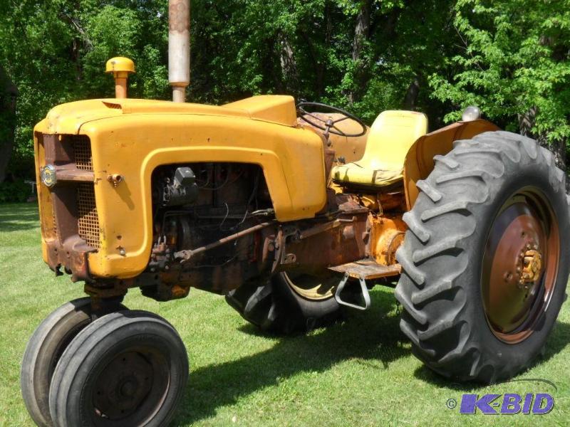 lot 2 image: MINNNEAPOLIS-MOLINE&nbsp445 ser no...