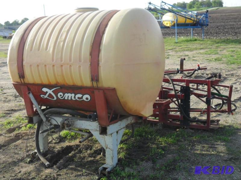 lot 9 image: DEMCO&nbsp500 Gallon,3 PNT&nbspSp...
