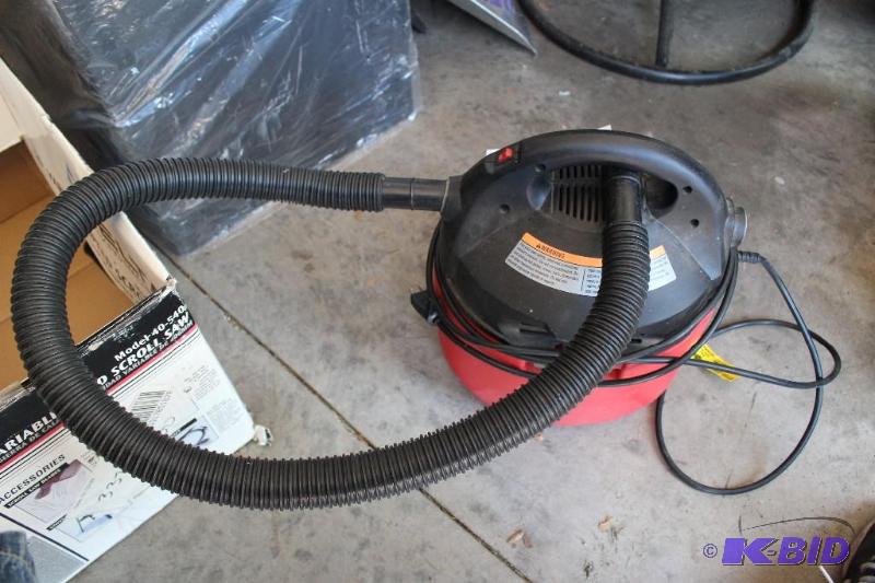 lot 103 image: Craftsman, Clean N Carry, Vacuum, ...