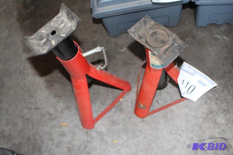 lot 110 image: Lot of (2) Jack Stands...