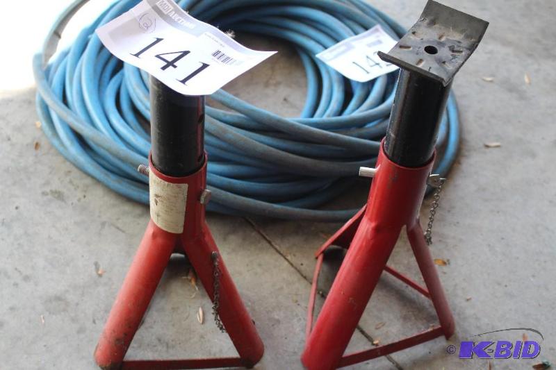 lot 141 image: Lot of (2) Jack Stands, 4000 lbs Ca...