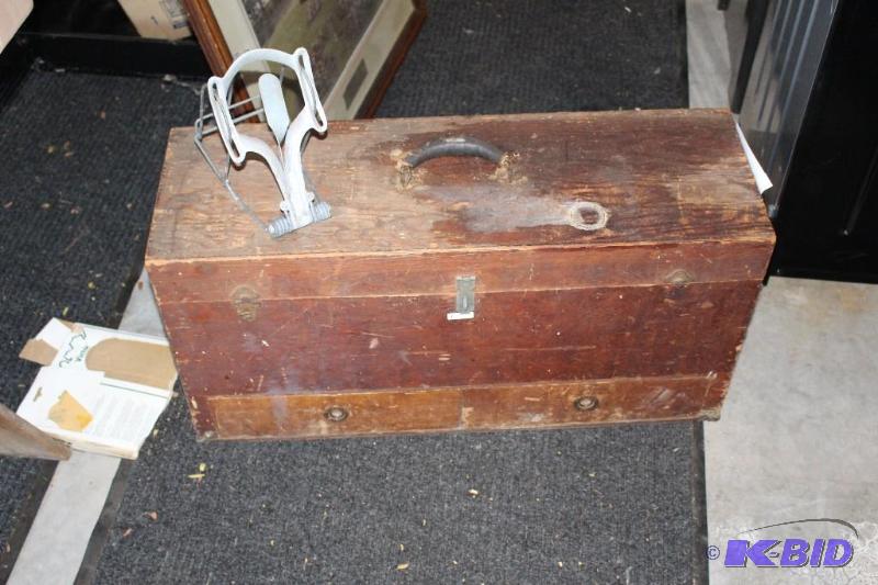 lot 152 image: Lot of (2) Items (1) Wooden Box wi...