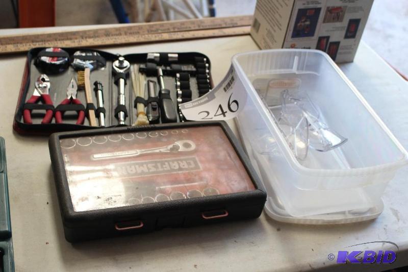 lot 246 image: Lot of (1) Craftsman Toolbox with P...