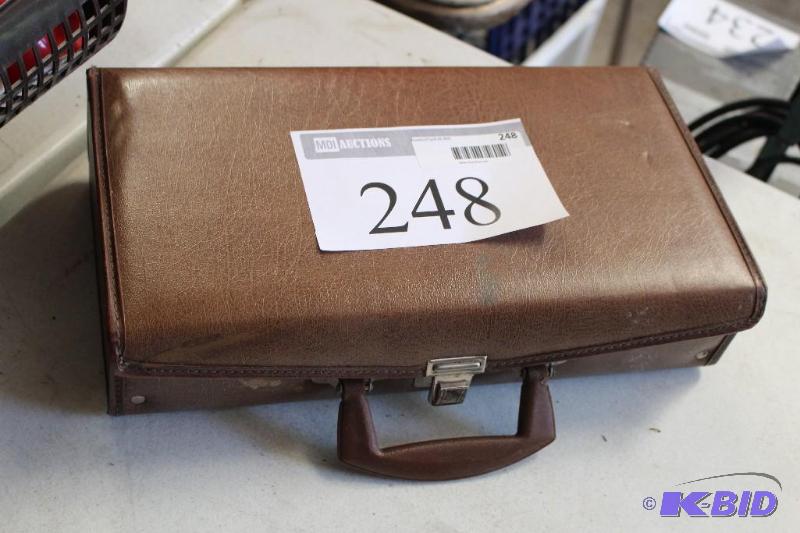 lot 248 image: Vintage, Briefcase Style, 21 Casset...