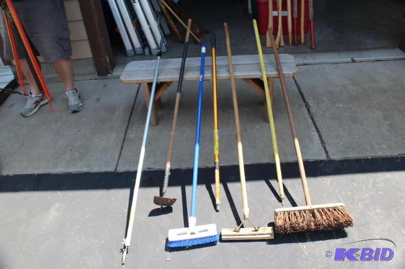 lot 26 image: Lot of (3) Brooms ,(2) Extra Broom ...