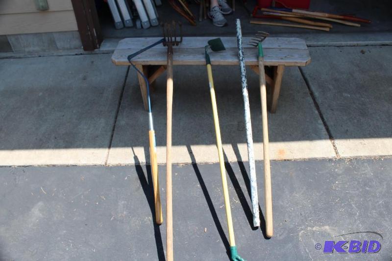 lot 33 image: Lot of (2) Garden Rake, (2) Spade, ...