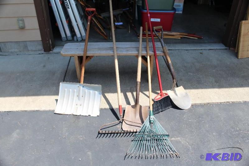 lot 36 image: Lot of (1) Leaf Rake, (1) Garden Ra...