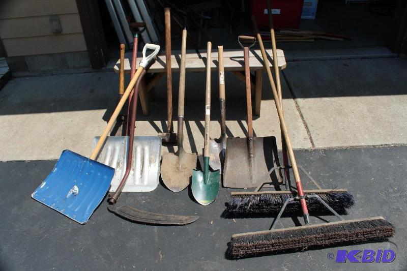 lot 40 image: Lot of (7) Shovels (various sizes a...
