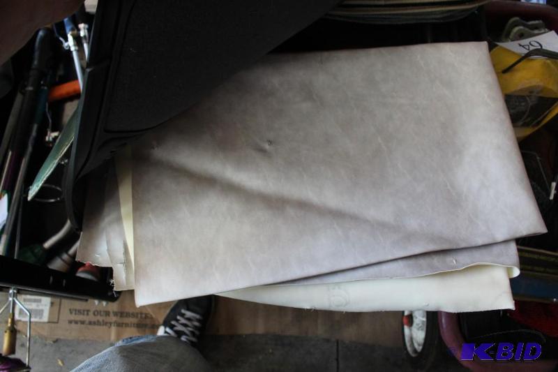 lot 65 image: Lot of Miscellaneous Items Car Flo...