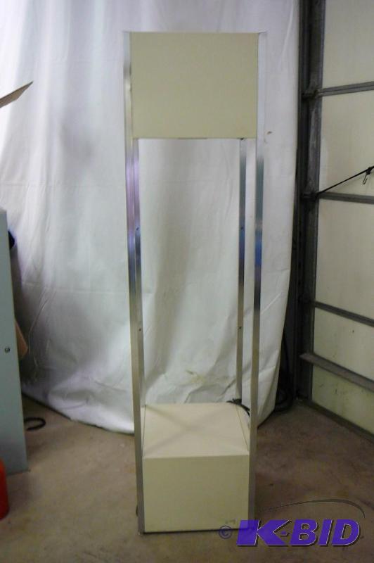 lot 17 image: Light 18" x 18" x 72"...