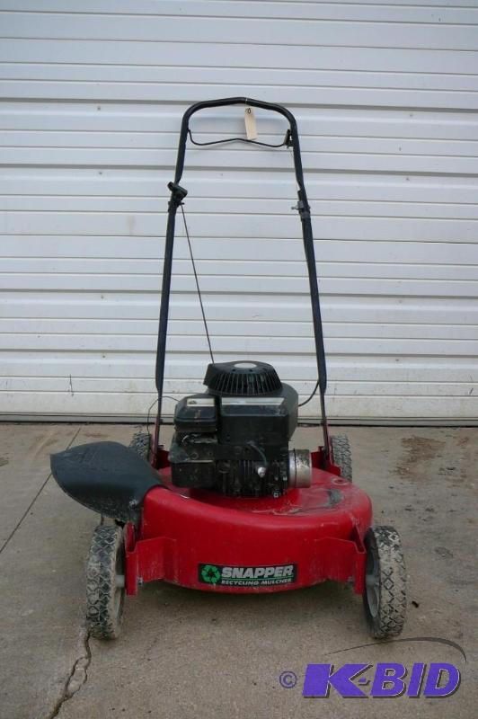 lot 20 image: Snapper push mower model #R021380 w...