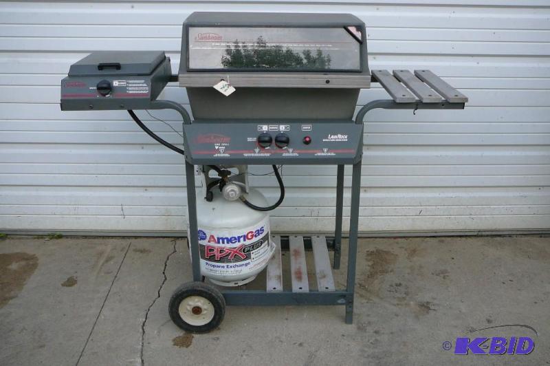 lot 22 image: Sunbean gas grill and tank with sid...