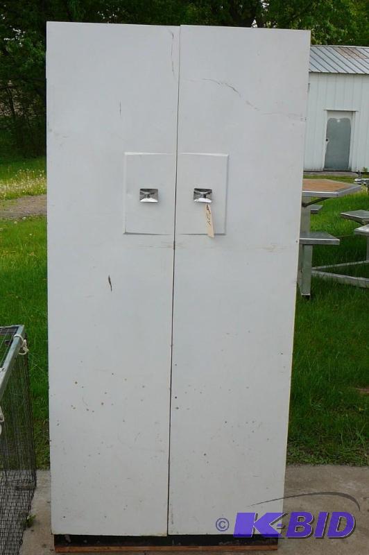 lot 24 image: Metal cabinet 2 door with shelves  ...