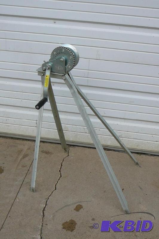 lot 25 image: 1000lb hand winch on stand Sold &qu...