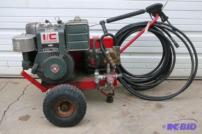 lot 29 image: Hotsy power washer & hose Model...