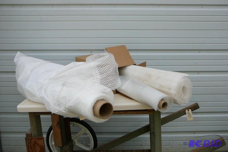 lot 32 image: Roll of Dura skrim&nbspplastic she...