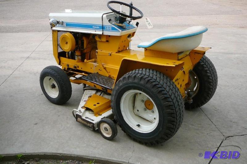 lot 35 image: International cub cabet tractor Hyd...