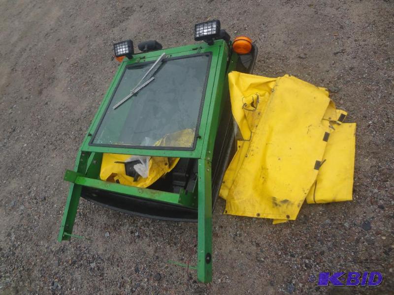 lot 4 image: John Deere Soft Side Cab, Fits 755-...