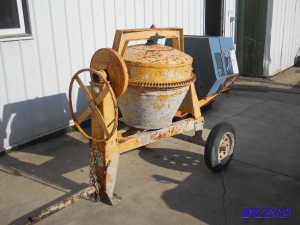 Concrete mixer with Honda GX240 8HP...