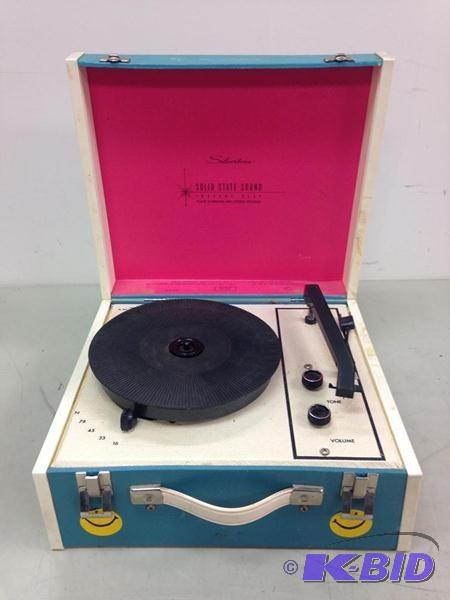 lot 18 image: Vintage Silvertone Record Player T...