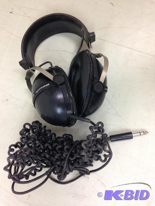 lot 25 image: Black Vintage Pioneer Corded Headba...