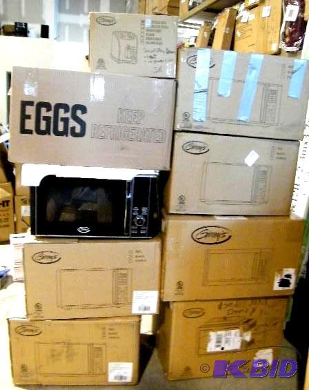 Large Lot of Salvage Microwaves - 7...