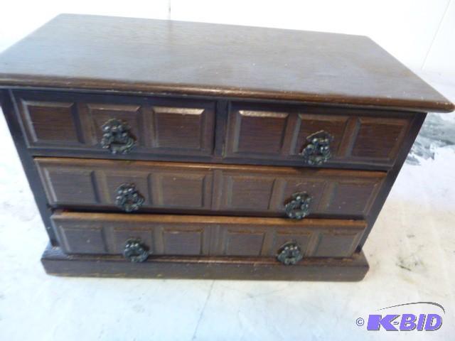 lot 117 image: Jewelry Box...