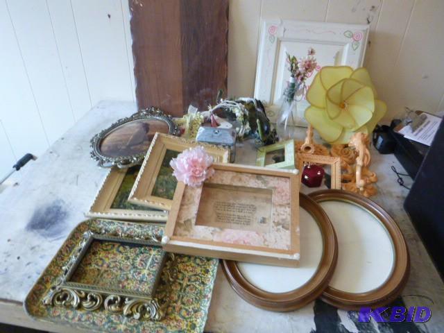 lot 163 image: Lot of Miscellaneous Home Decor...