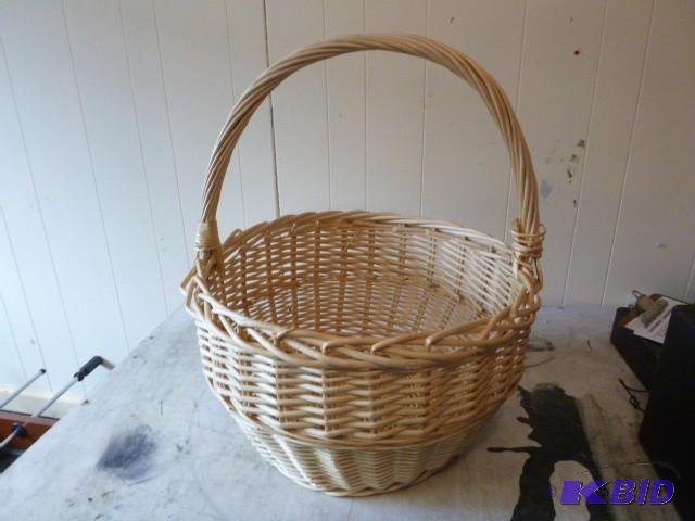 lot 175 image: Large Woven Basket...