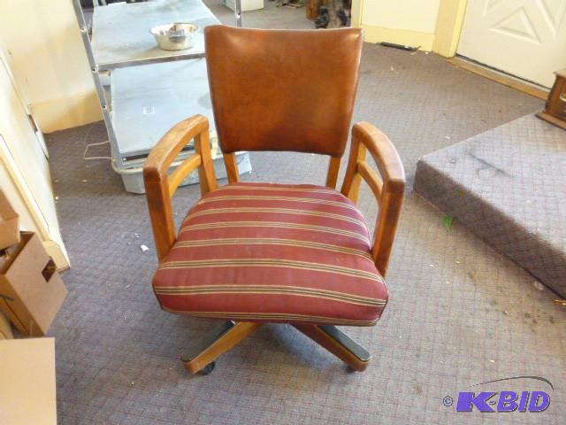lot 24 image: Office Chair...