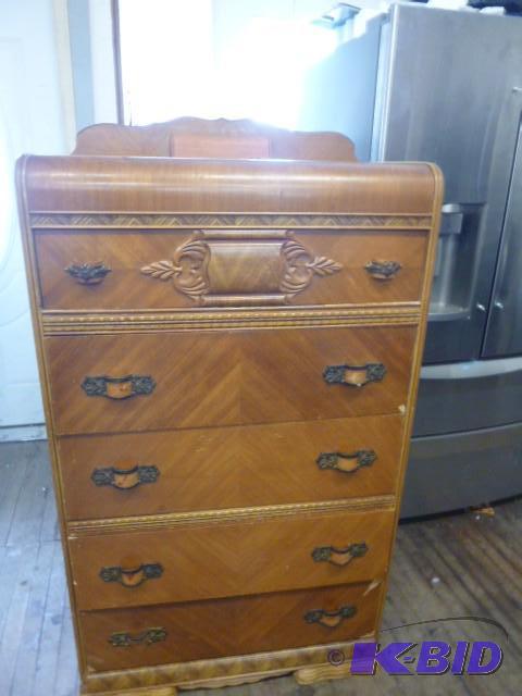 lot 3 image: Vintage Dress and Vanity with Mirro...