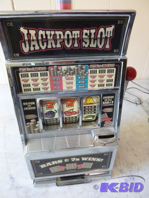 lot 41 image: Toy Slot Machine Works...