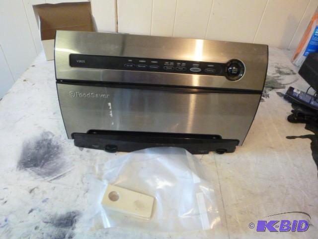 lot 6 image: FoodSaver V3825 Vertical space savi...