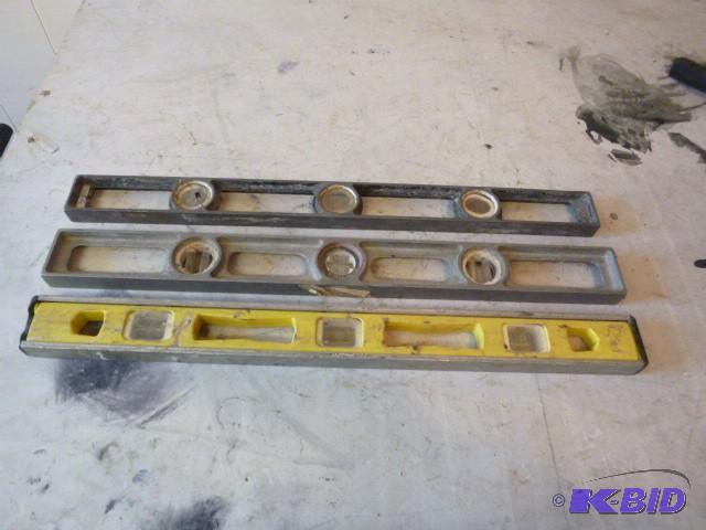 lot 67 image: 2 - 2 Levels Some glass broken....