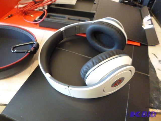 lot 9 image: Beats by Dr. Dre High Definition He...