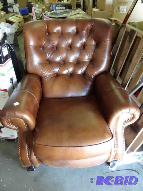 lot 149 image: Leather reclining chair. Has a coup...