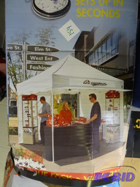 lot 154 image: 10 x 10 easy up canopy...