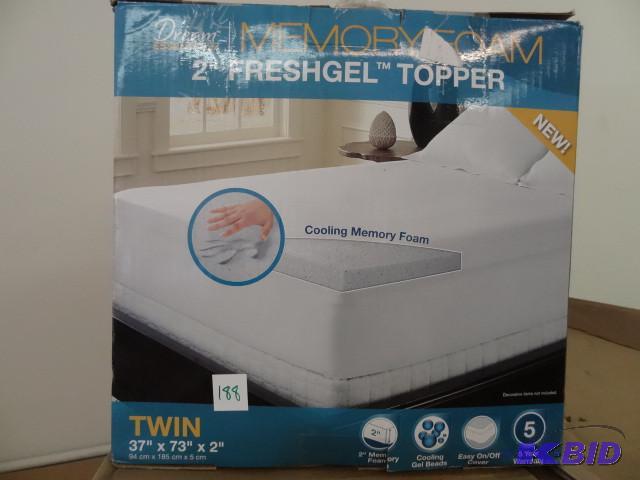 lot 188 image: Memoery foam 2" fresh ge toppe...