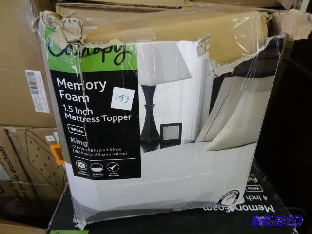 lot 193 image: Memory foam 1.5" mattress topp...