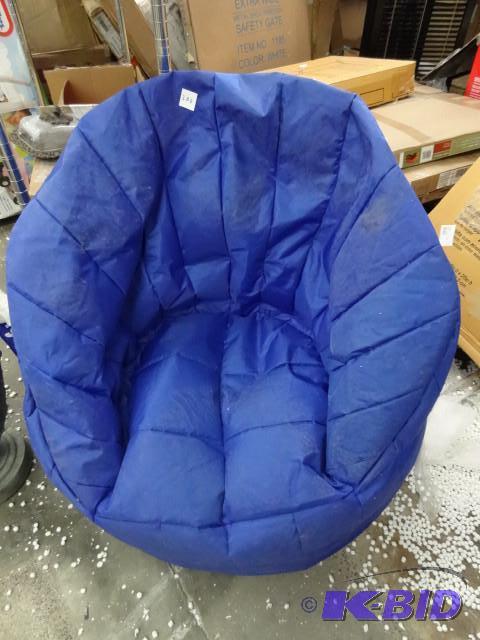 lot 200 image: Bean bag chair...
