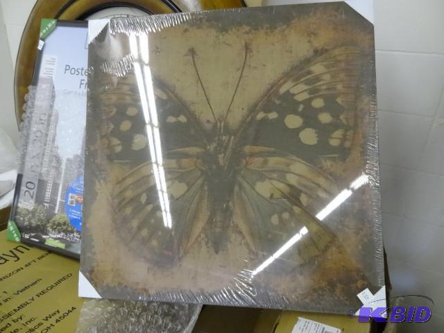 lot 255 image: Butterfly art wall hanging. 32 x 32...