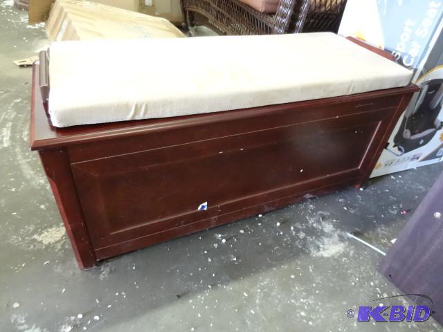 lot 271 image: Hayneedle PSM229-1 cedar chest miss...