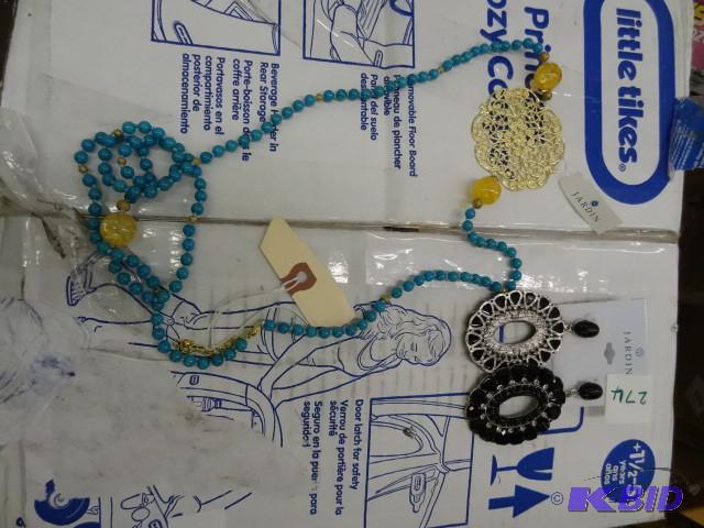 lot 274 image: Earing set and necklace...